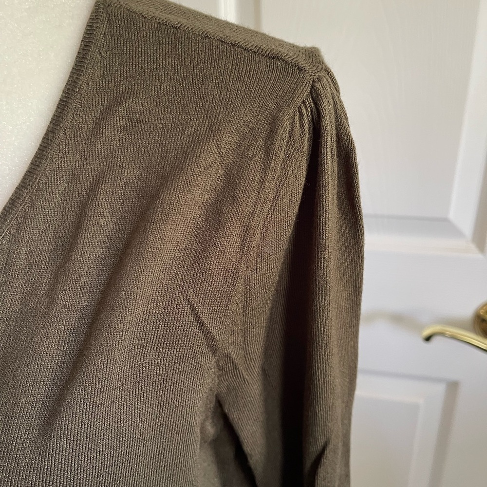 Olive Green Fitted 3/4 Sleeve Sweater - Picture 3 of 12